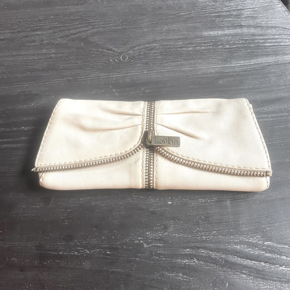 Kooba cream zippered clutch. Extreme nostalgia.